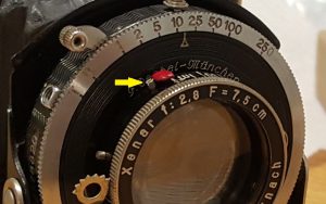 The post indicated by the yellow arrow must be removed to unscrew the front element.