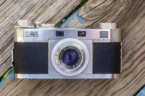 I have thought the Clarus MS-35 to be a very good looking camera since the first time I saw one.