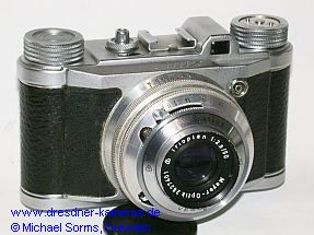 ZRAK-Altix #10489. Abgesehen vom ZRAK-Logo im R�ckwandleder entspricht die Yugo-Altix der Dresdner Altix IV mit Meyer Trioplan sowie Vebur-Verschluss mit Chromring.