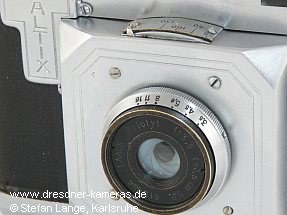 Altix I (early version with fixed-focus lens and fine knurling of the winding knobs, 1939)