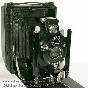 Ihagee-Photoklapp Viktor 520, fr�hes Modell mit zentral angeordnetem Brillantsucher und noch ohne Rahmensucher