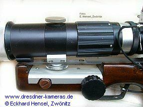 Fotogewehr mit einer Exakta Varex IIb und einem langbrennweitigem Teleobjektiv Fotogewehr mit einer Exakta Varex IIb und einem langbrennweitigem Teleobjektiv