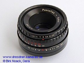 Pentaflex Color 2.8/50 (M42 Automatic), a variant of the Meyer Domiplan 2.8/50; shown here with a red feet scale and black setting rings.
