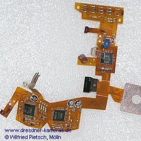 In der Praktica B200 wurde eine flexible Leiterplatte der japanischen Firma NEC (Nippon Electric Company) verbaut. Erst in der B100 konnte eine flexible Platine aus DDR-Produktion genutzt werden.