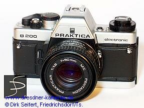 Praktica B200 mit Pentacon Prakticar 1,8/50 (Export-Variante mit verchromten Kappen)