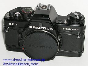 Praktica BC 1 - 1. Version mit Einstellrad f�r Filmempfindlichkeit und Belichtungskorrektur sowie R�ckspulkurbel aus Metall
