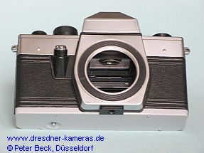 Praktica (noname) #853441 (4. Praktica-Generation sp�t; mit Zeitenknopf aus Kunststoff und neutraler, grau lackierter Bodenplatte ohne Herkunftsaufdruck)