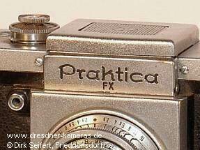 Praktica, nachgraviertes FX und nachger�stete Blitzsynchronisation (Praktica, Version mit angegossenen Trage�sen)